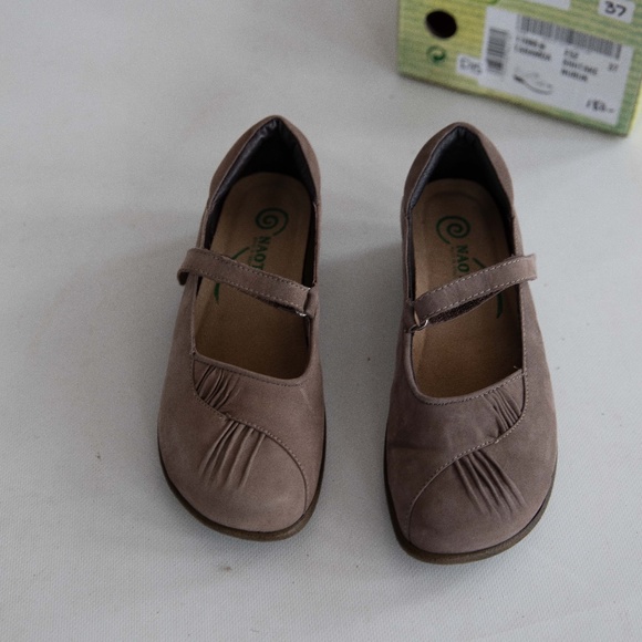 NAOT Taramoa Shiitake Nubuk  Size 37 - Size 6 - Picture 3 of 8